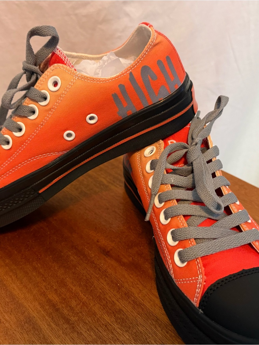 Keith Urban Converse Low-Top Orange Canvas Sneakers with Gray Laces - Picture 3 of 8